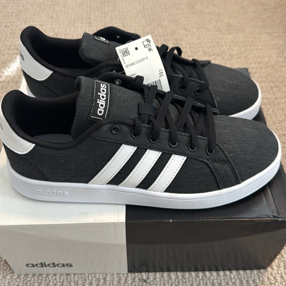Boys Adidas Grand Court K Size 6 - Picture 2 of 3